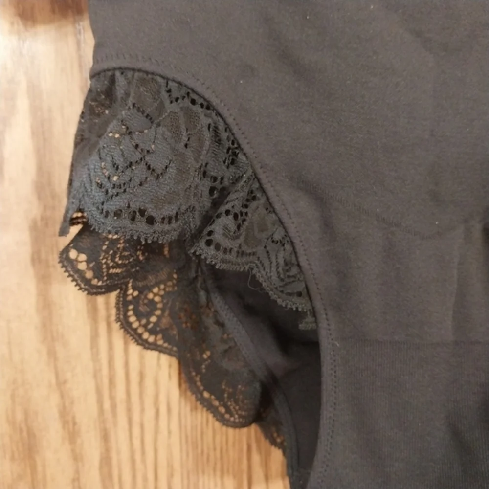 Maidenform NWT Size Small Shapes Shapewear Firm Tummy Control Lace Brief‎ Black